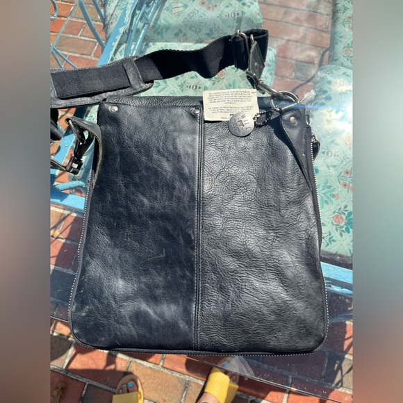 WILL Leather Goods Otto Crossbody Bag NWT - Picture 15 of 16